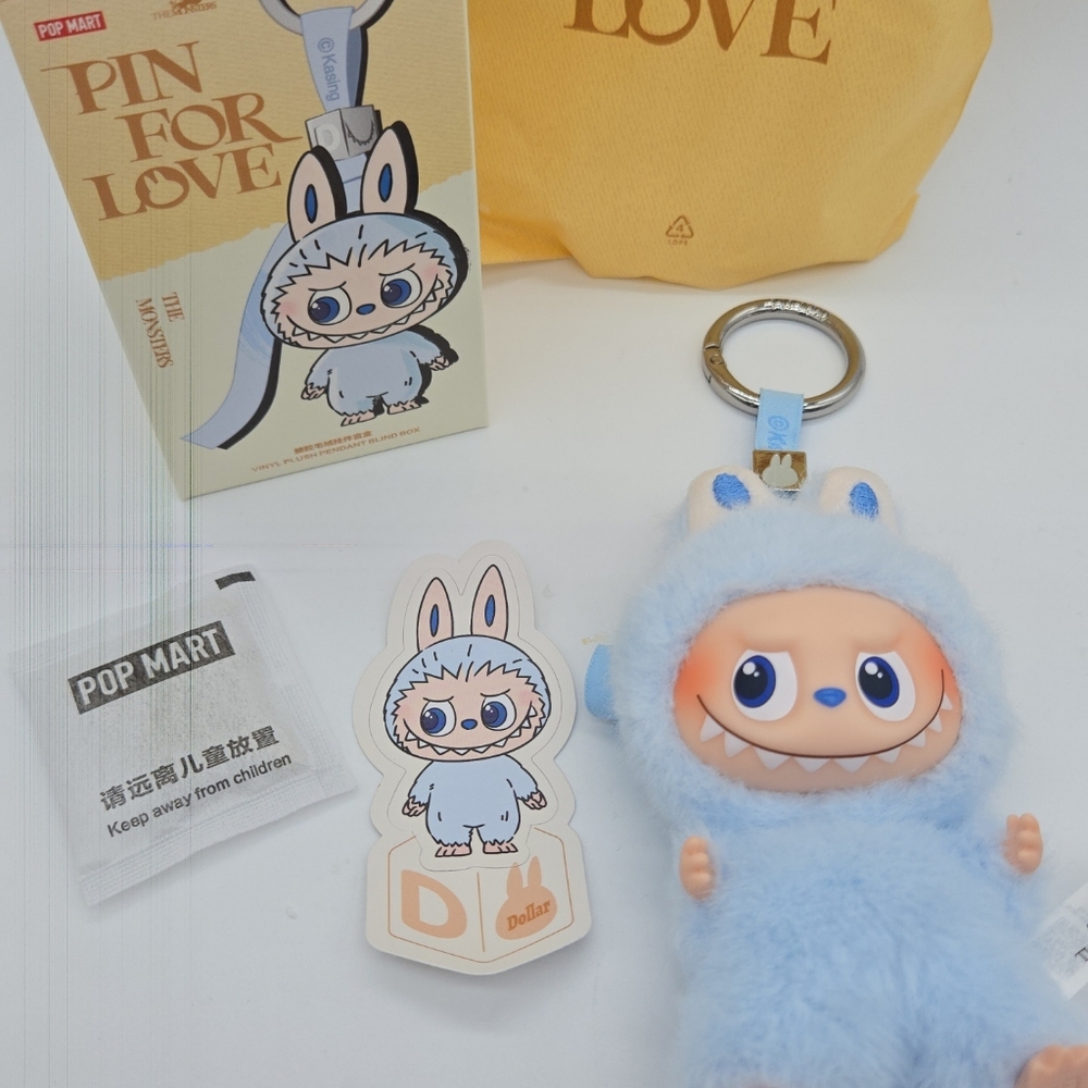 Authentic Labubu pin for love, letter D - Picture 2 of 16